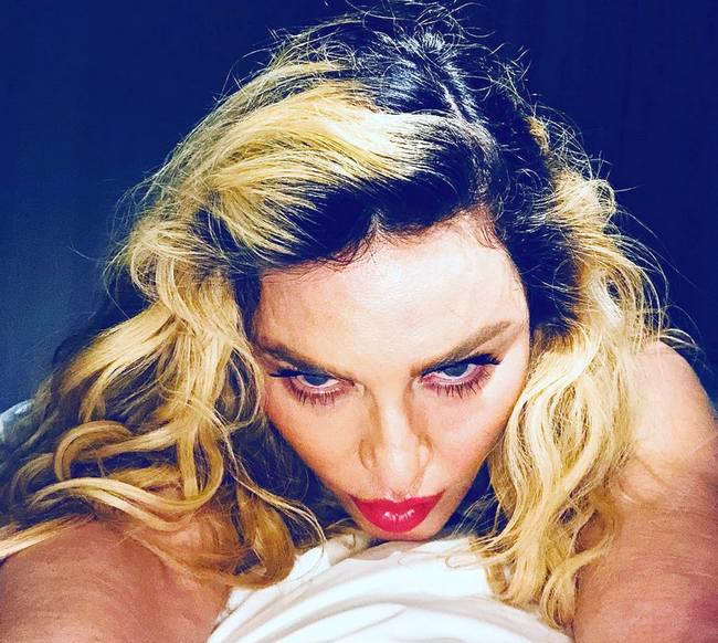 Мадонна радует поклонников соблазнительными селфи (фото)