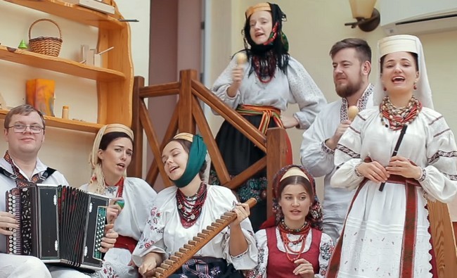 Кавер на всемирный хит Despacito в исполнении украинского фольклорного ансамбля (видео)