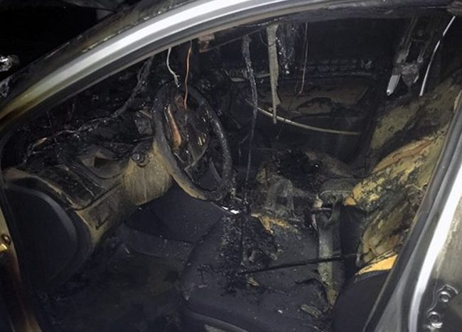 В Харькове продолжают поджигать авто: на этот раз горел Hyundai на Дмитриевской (фото)