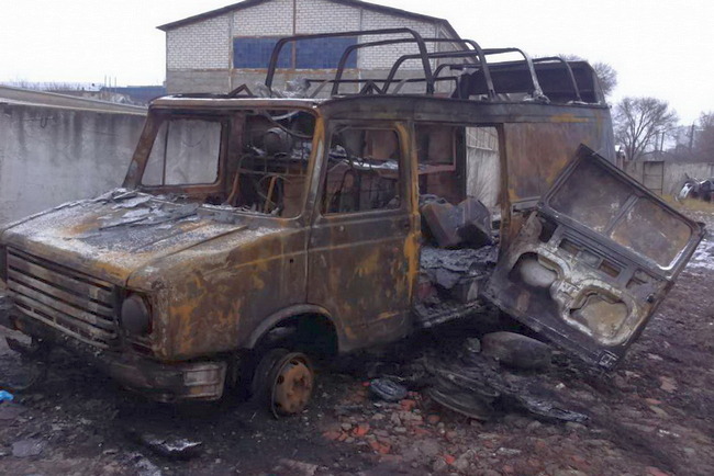 В Харькове на Клочковской сгорел микроавтобус: есть признаки поджога (фото)