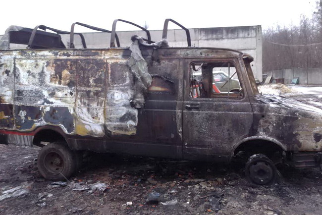 В Харькове на Клочковской сгорел микроавтобус: есть признаки поджога (фото)