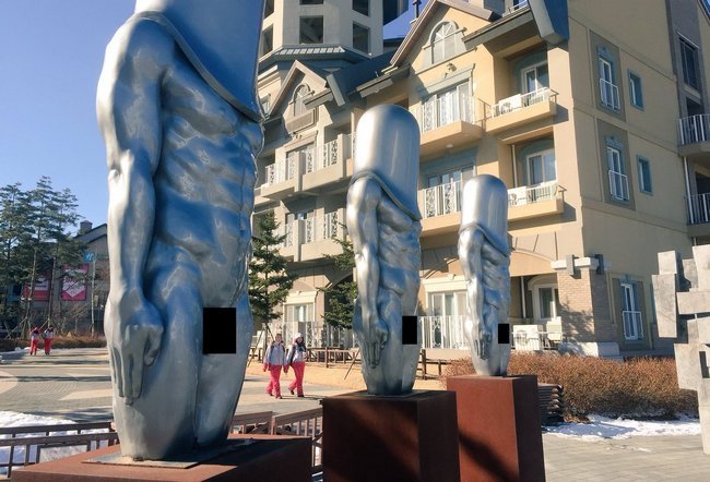 Корейские статуи шокировали спортсменов и гостей Олимпиады (фото)