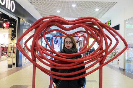 Губы, сердце, утеплитель: дизайнеры Виктория Телетьен и Юрий Штайда создали в Харькове две фотозоны к 14 февраля