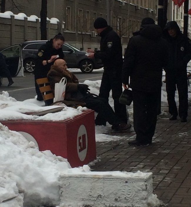 В центре Киева кортеж президента сбил пенсионера (фото)