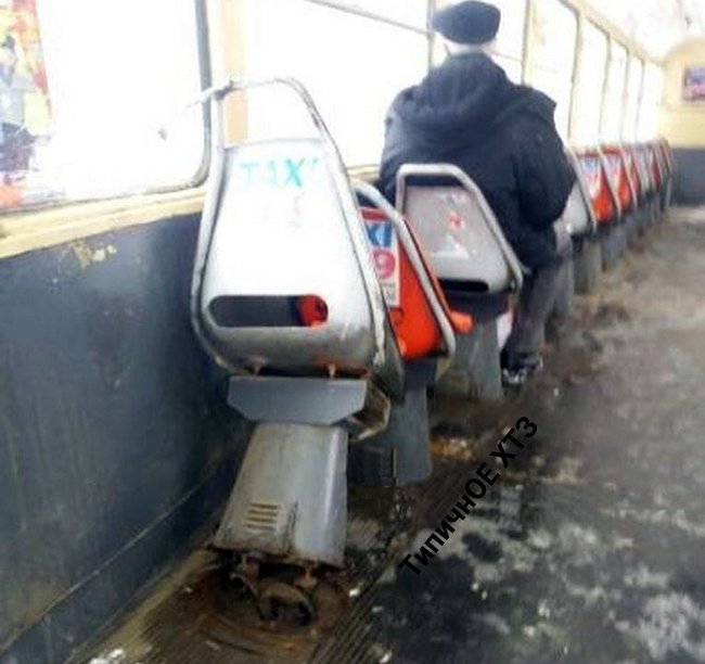 В Харькове трамвай разваливается на ходу (фото-факт)