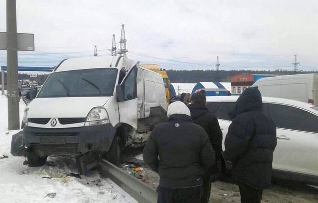 ДТП на окружной Харькова: возле Лоска фура протаранила 7 автомобилей (фото, видео)