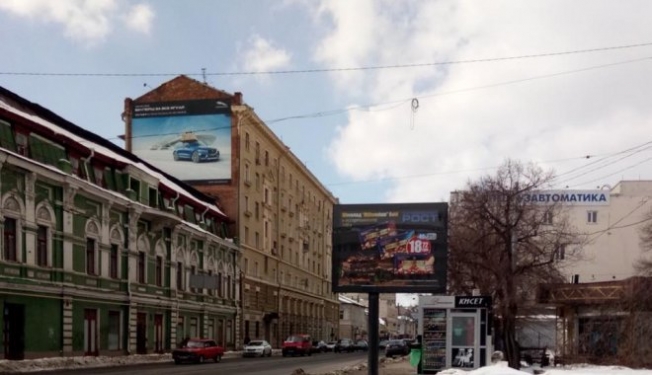 Кернес распорядился демонтировать скандальный рекламный щит в центре города