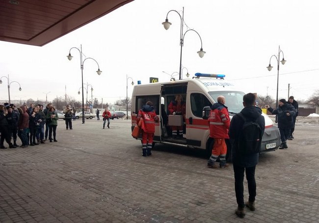 В ТРЦ «Французский бульвар» эвакуируют людей (фото-репортаж)