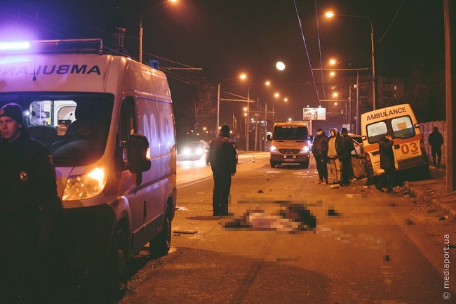 Ужасное ДТП на Алексеевском мосту с участием скорой помощи: тела выбросило на 25 метров (фото) 