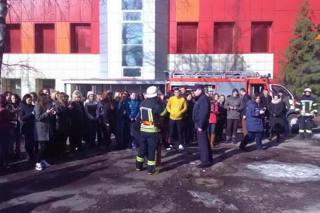 В ТРЦ Антошка на Научной эвакуировали людей (фото, видео)