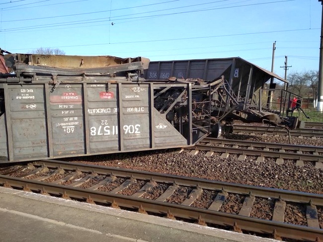 На Львовщине перевернулся поезд (фото-репортаж) 