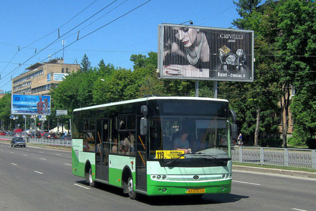 В Харькове водитель 119 автобуса сбил женщину на пешеходном переходе