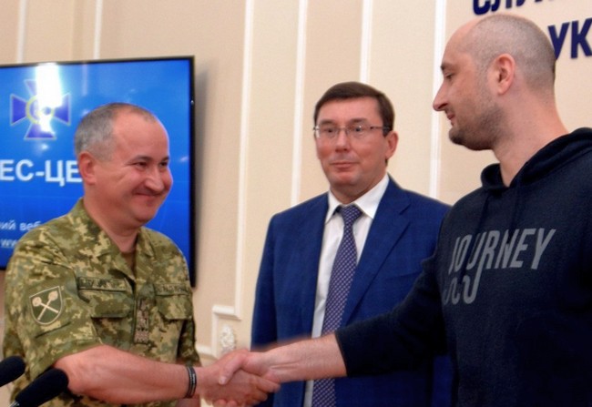 Запад осудил операцию СБУ с Бабченко: Мы не боремся с фейкамим с помощью других фейков