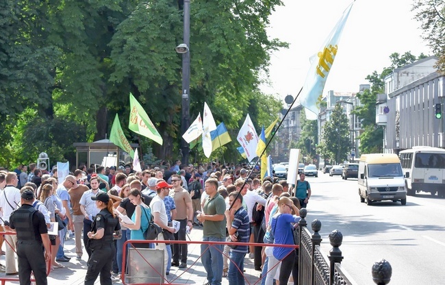 Европа так близко и так далеко... В Киеве митингуют против проведения ЛГБТ-маршей
