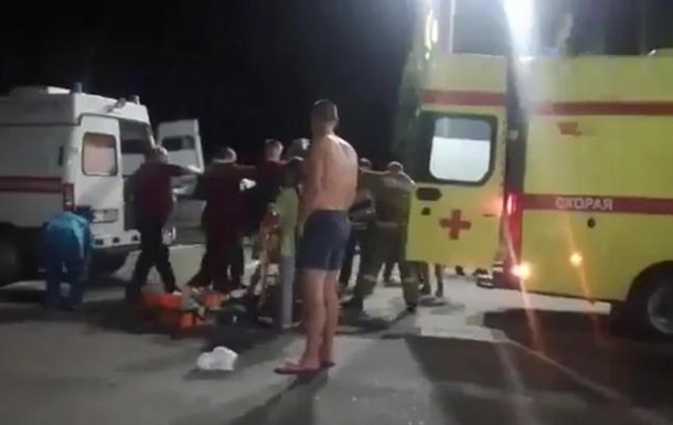 В Крыму на автозаправке мужчина облил девушку бензином и поджог