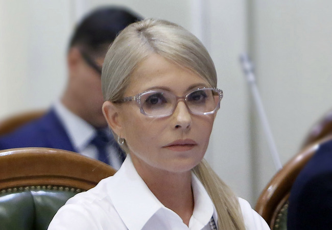 Юлия Тимошенко значительно опережает политических оппонентов на президентских выборах, - соцопрос