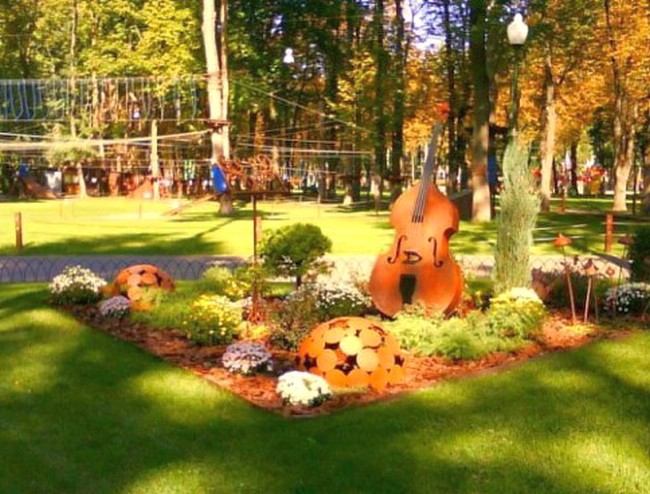 В парке Горького появилась цветочная инсталляция (фото)