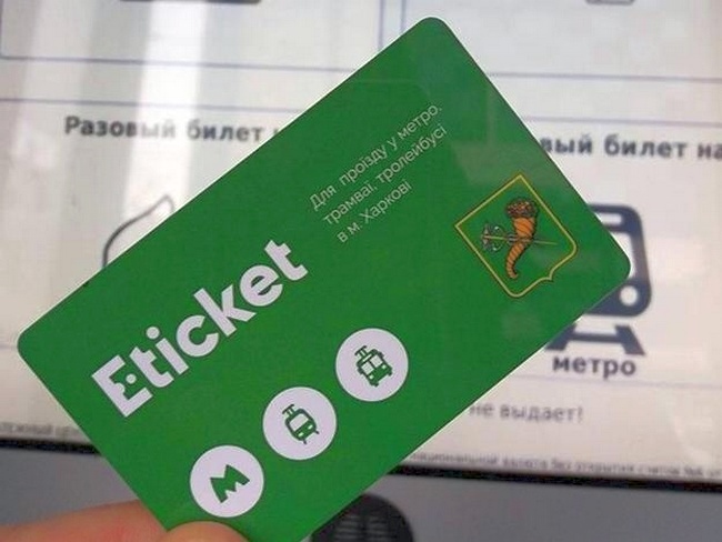 Льготный E-ticket для школьников: с 1 октября - в троллейбусе и трамвае, с 1 ноября - в метро