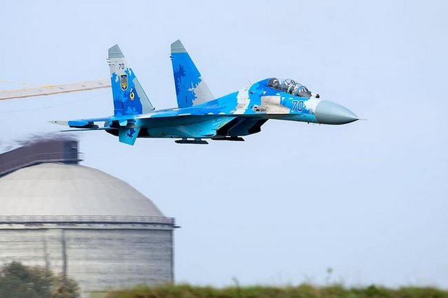 Крушение Су-27 на учениях в Украине: погибли украинский и американский пилоты, самолет разлетелся на кусочки (фото)
