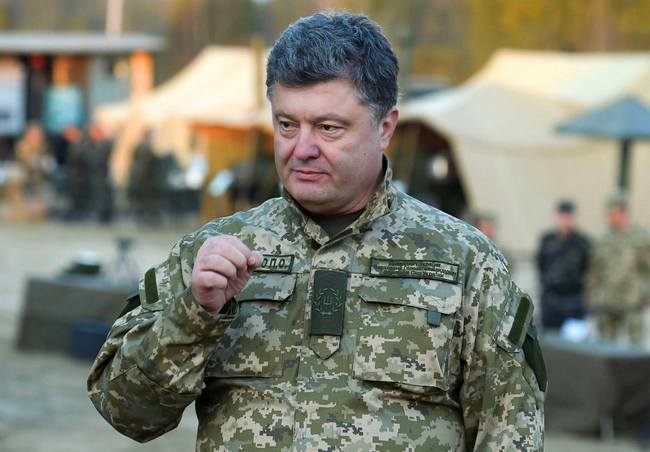 Указ о военном положении в Украине официально вступает в силу: обнародован и подписан документ
