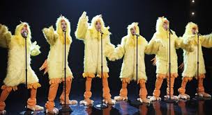 Учасники Backstreet Boys в костюмах курчат переспівали свій легендарний хіт