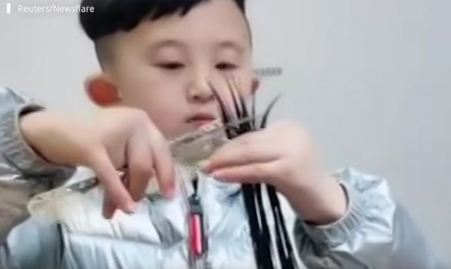 6-летний китаец стал одним из самых известных в мире парикмахеров