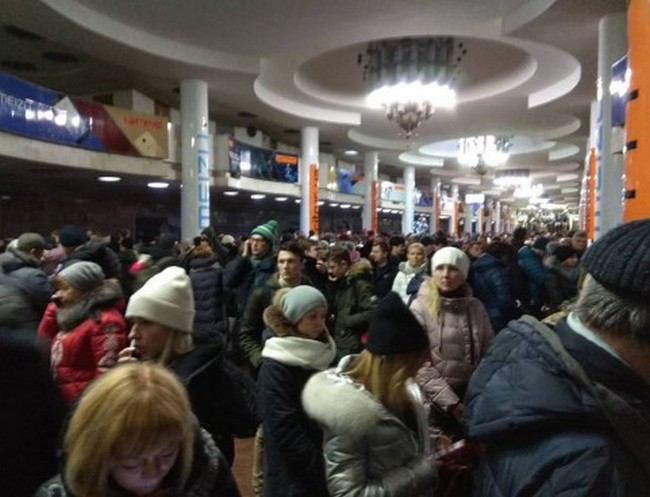 В Харькове не работала целая ветка метро: движение восстановлено