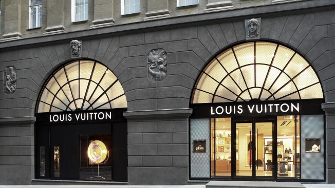 Louis Vuitton выпустили мини-сумочки для помад 
