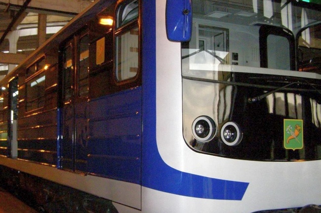 С 20 февраля метро снова - по 5, а троллейбус и трамвай - по 4 гривны (документ)