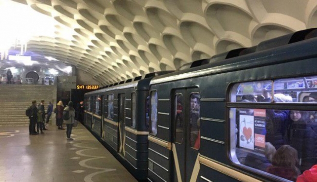 В метро на Киевской из-за сработавшей сигнализации состав не мог открыть двери