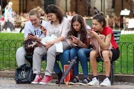 Как соцсети влияют на жизнь подростков