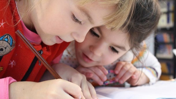 Почему не нужно помогать ребенку делать домашние задания