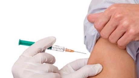 Минздрав отменил возрастные ограничения на бесплатные прививки от кори

