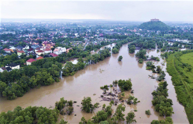 Смертельное наводнение на Закарпатье: фото и видео, снятые с земли и воздуха