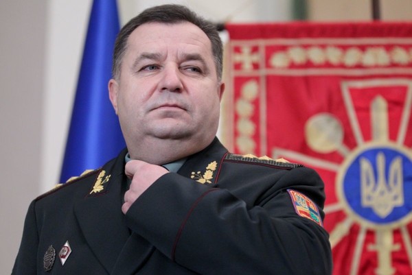 Депутаты назвали отставку Полторака безумием и оставили его на должности