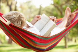 8 атмосферних книжок, які хочеться перечитувати влітку