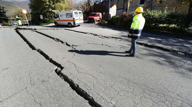 Мощные землетрясения всколыхнули оба полушария Земли по линиям разломов