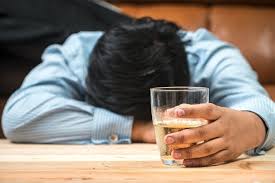 Удивительный феномен: Почему можно опьянеть от безалкогольного напитка

