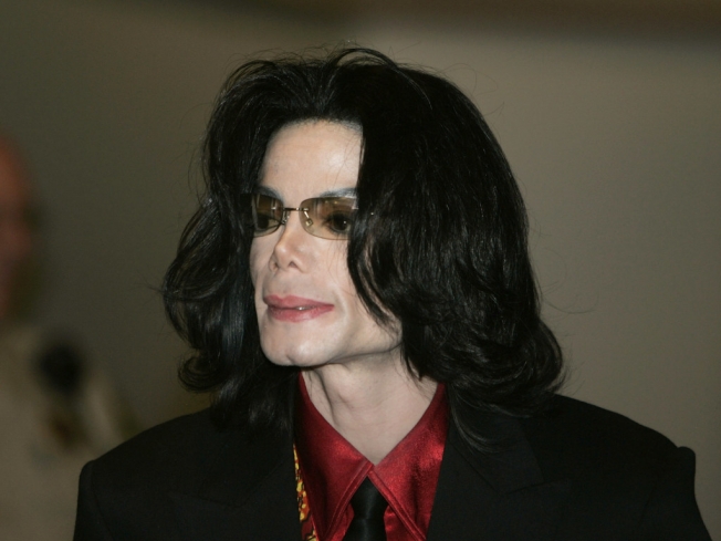 На аукцион выставили особенные носки Майкла Джексона