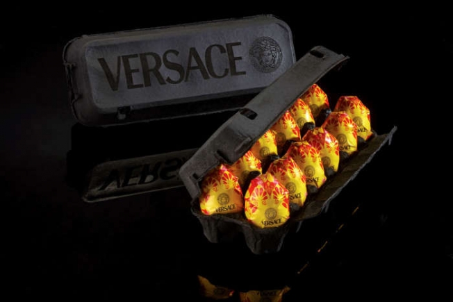 Яйца от Versace и йогурт от Tiffany: логотипы ведущих мировых брендов на товарах первой необходимости 
