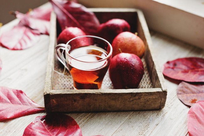 Как приготовить сбитень с яблоками: рецепт от простуды