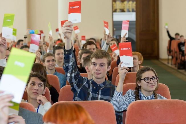 Учні з Харкова їдуть на міжрегіональні дебати проєкту “Молодь дебатує”