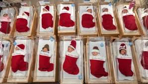 В США больница отдает новорожденных детей в рождественских чулках: милые фото