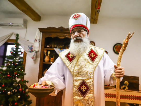 Украинцы больше верят в святого Николая, чем в Деда Мороза: опубликованы любопытные данные