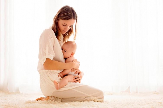 В материнском молоке выделили компонент, отвечающий за когнитивные способности ребенка