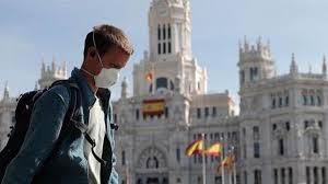 Власти Испании готовы раздавать людям деньги, чтоб выйти из коронавирусного кризиса