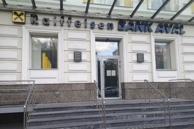 Банки снова открывают закрытые на карантин отделения