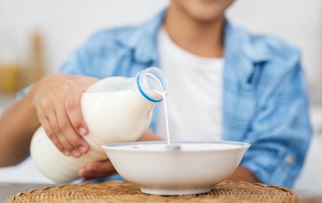 Назван самый вредный молочный напиток для детей: исключите его из меню навсегда