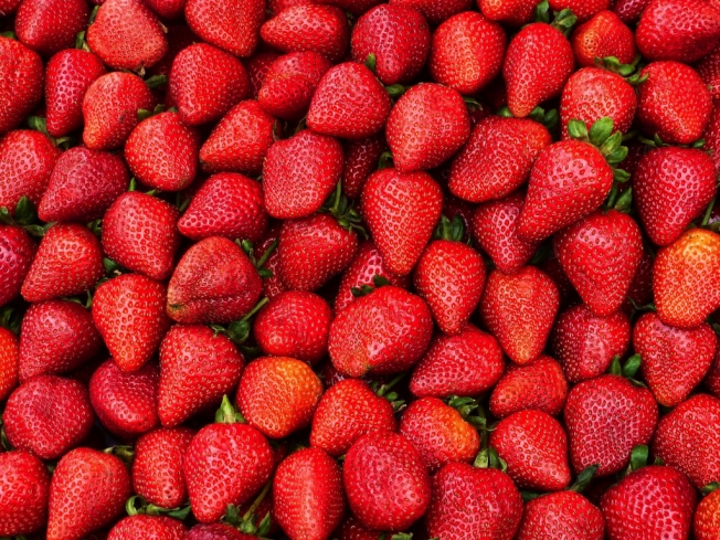 Эксперты назвали популярную ягоду, несущую реальную опасность для здоровья