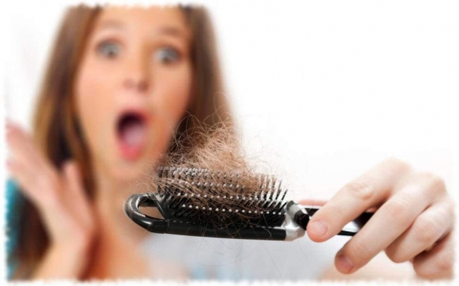 Дерматолог назвала две главные причины выпадения волос